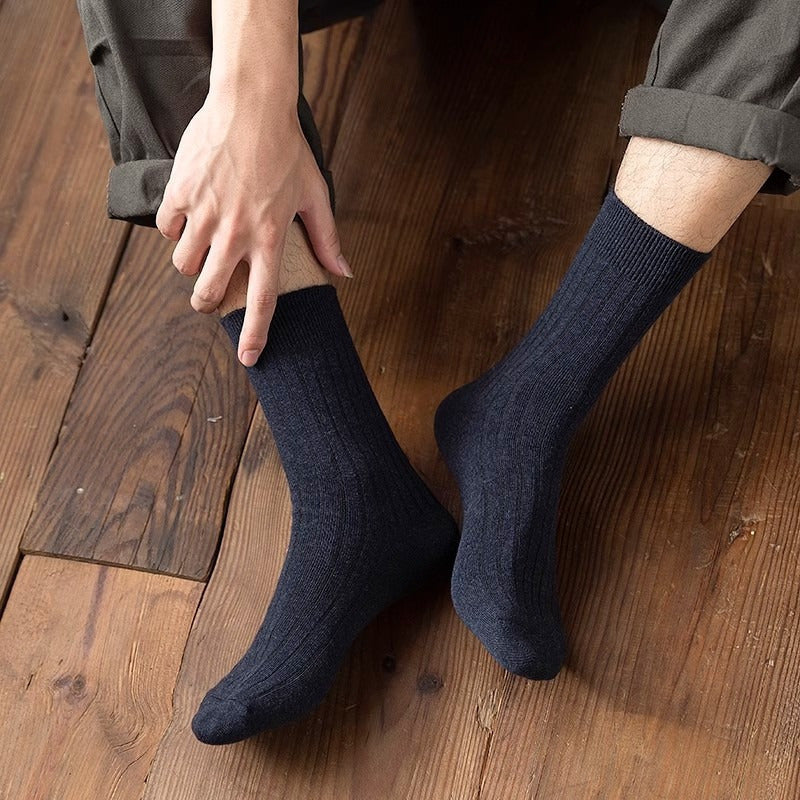 5 Pairs Of Men's Trendy Solid Crew Socks, Breathable Comfy Casual Unisex Socks For Men's Outdoor Wearing All Seasons Wearing