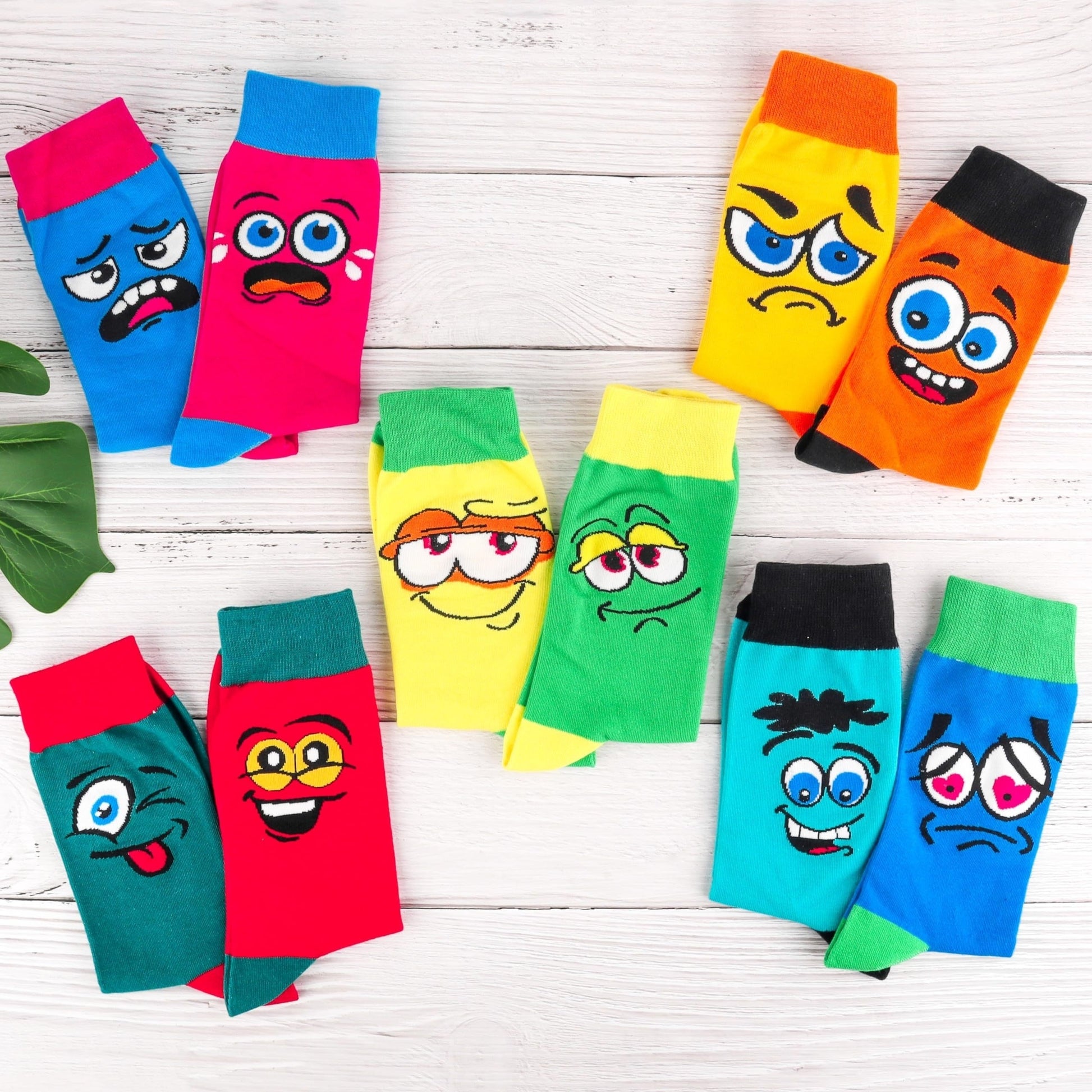 5 Pairs Unisex Cartoon Expression Calf Socks, Cotton Knit Fabric with Acrylic & Spandex, Machine Washable, Fun Novelty Casual Crew Socks for Men, Women, and Teens, Gift-Ready