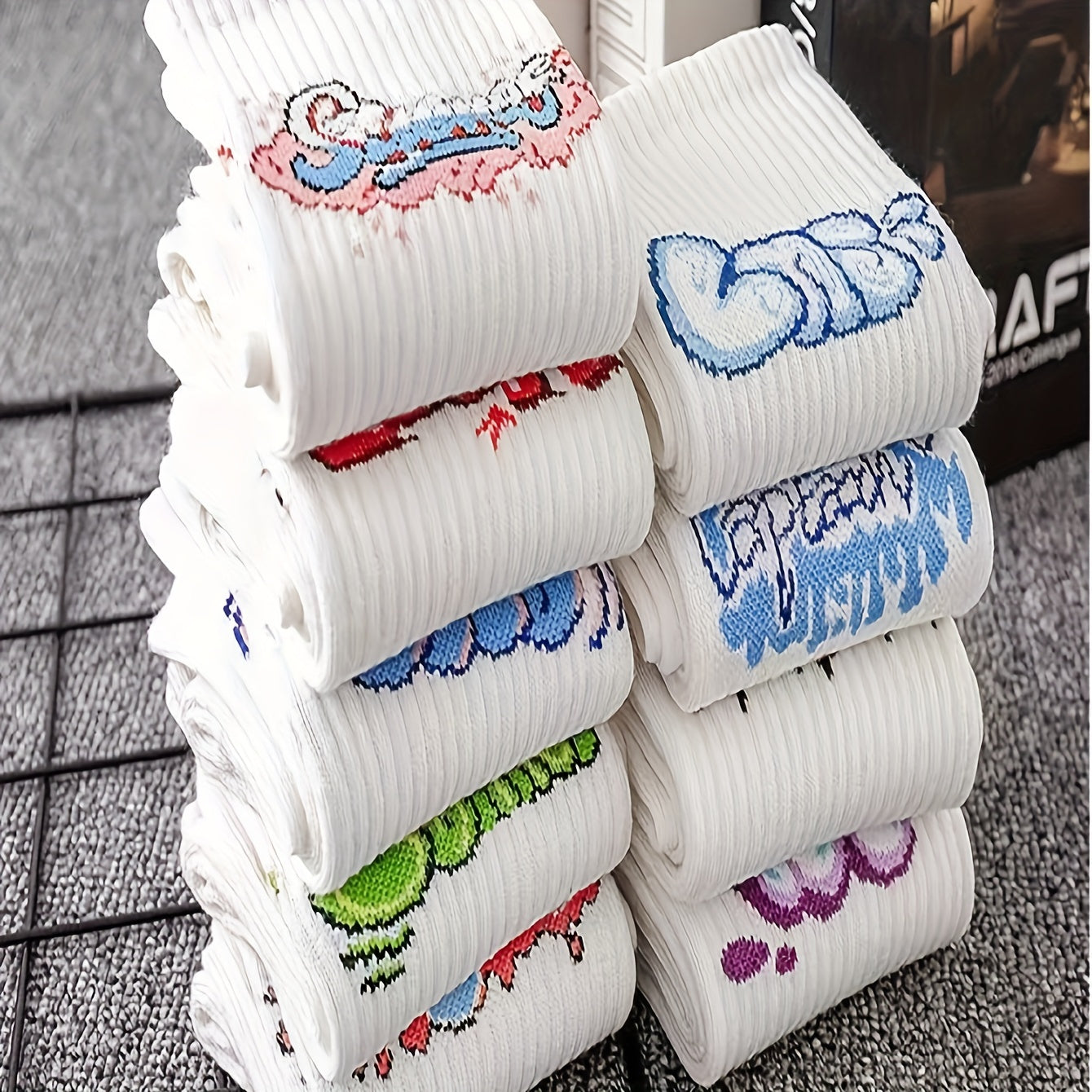 9pcs Men's Fashion Crew Socks - Breathable Polyester, Graffiti Letter Design, Perfect for Outdoor Activities & Gifts